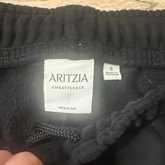Aritzia Sweatfleece Megafit Black Jogger Sweatpants - Picture 3 of 6